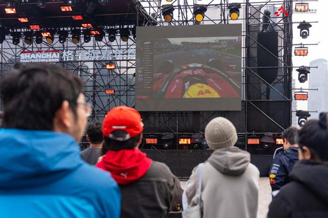 600米F1赛事主题滨江长廊亮相北外滩开启沉浸式赛车文化盛宴(图4)