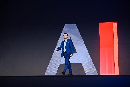 联想发布多款超级智能体 端侧AI开启规模