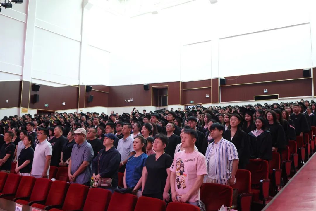 长春科技学院毕业典礼上送出五千份饺子告别毕业生(图3)
